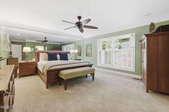 5208 Indian Woods Ct, Louisville, KY 40207