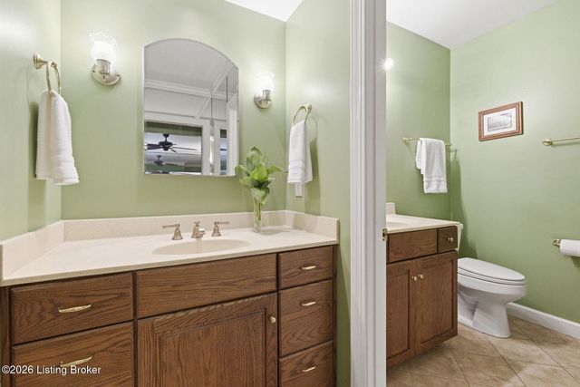 5208 Indian Woods Ct, Louisville, KY 40207