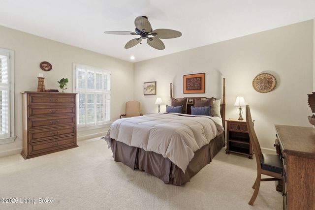 5208 Indian Woods Ct, Louisville, KY 40207
