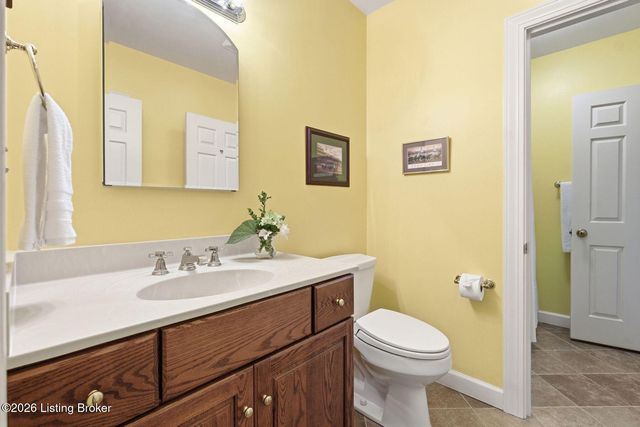 5208 Indian Woods Ct, Louisville, KY 40207