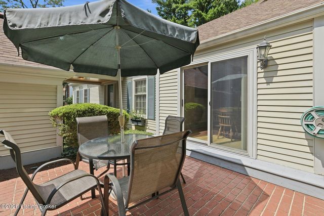 5208 Indian Woods Ct, Louisville, KY 40207