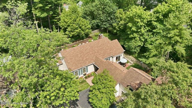 5208 Indian Woods Ct, Louisville, KY 40207