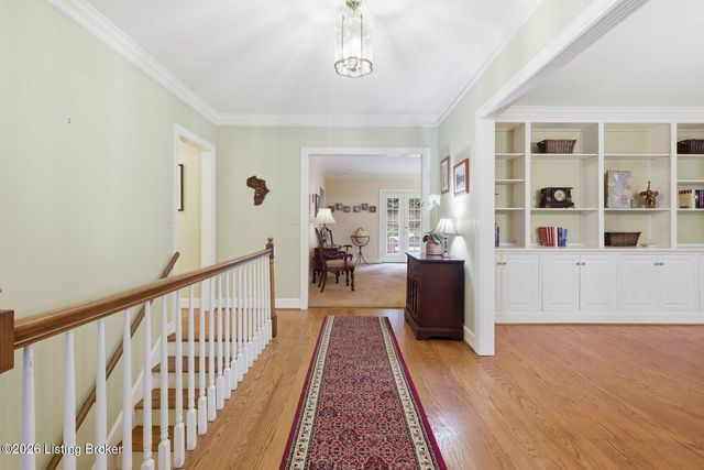 5208 Indian Woods Ct, Louisville, KY 40207