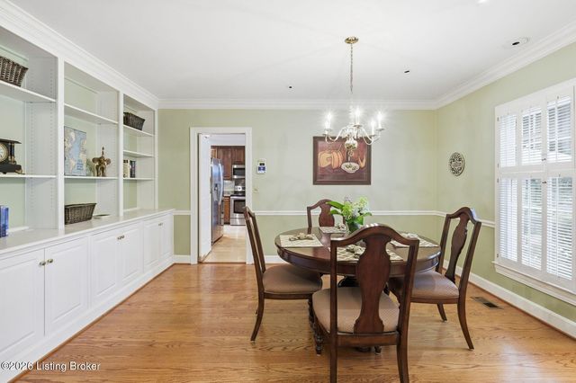 5208 Indian Woods Ct, Louisville, KY 40207
