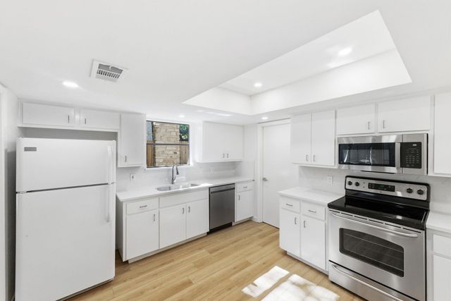 1301 Spyglass DR, Austin, TX 78746