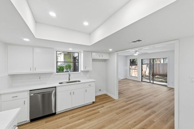 1301 Spyglass DR, Austin, TX 78746