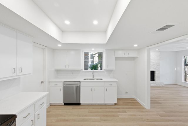 1301 Spyglass DR, Austin, TX 78746