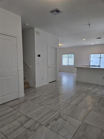 862 SE 17th St 862, Homestead, FL 33034