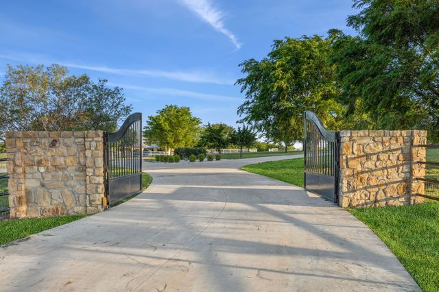 1509 Hillside Drive, Sanger, TX 76266