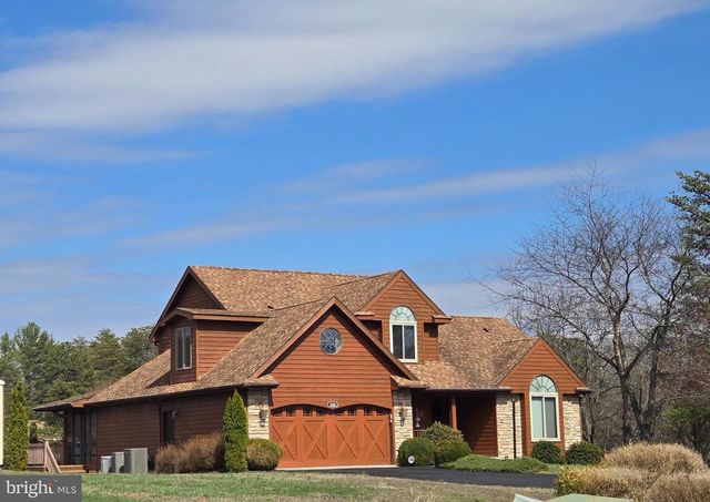 1042 WINTERCAMP TRL, Hedgesville, WV 25427