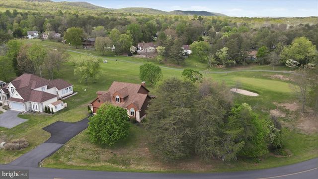 1042 WINTERCAMP TRL, Hedgesville, WV 25427