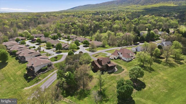 1042 WINTERCAMP TRL, Hedgesville, WV 25427