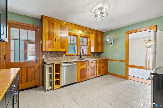 20 John Street, Enfield, CT 06082