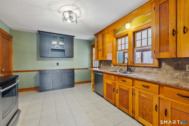 20 John Street, Enfield, CT 06082