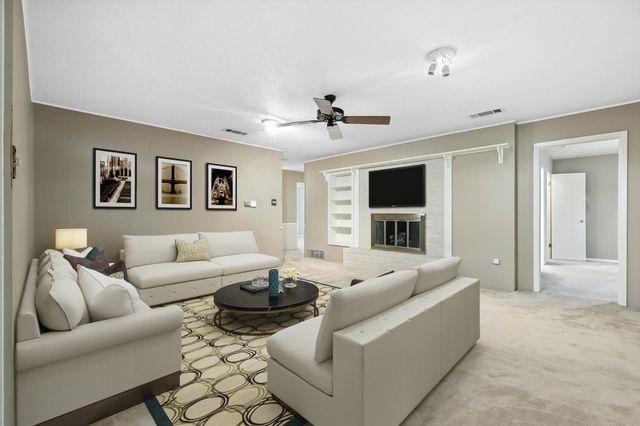912 Live Oak Lane, Arlington, TX 76012