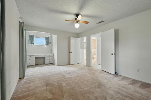 912 Live Oak Lane, Arlington, TX 76012