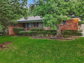912 Live Oak Lane, Arlington, TX 76012