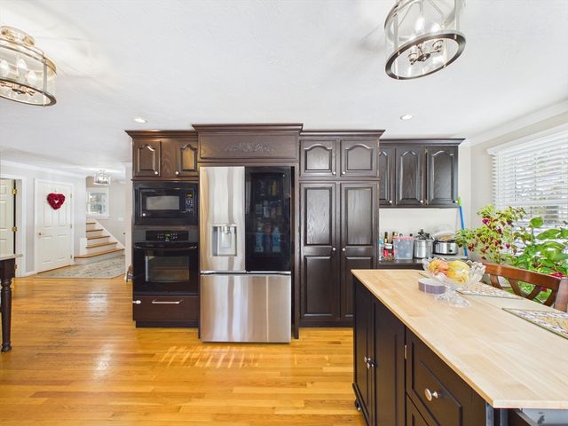 23 Elmwood Dr, Berkley, MA 02779