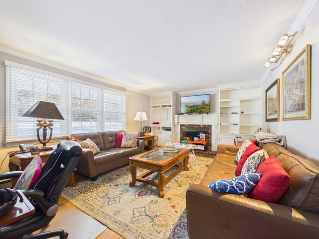 23 Elmwood Dr, Berkley, MA 02779