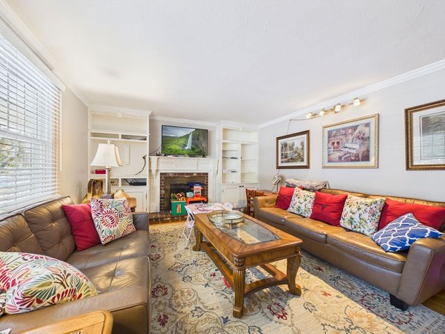 23 Elmwood Dr, Berkley, MA 02779