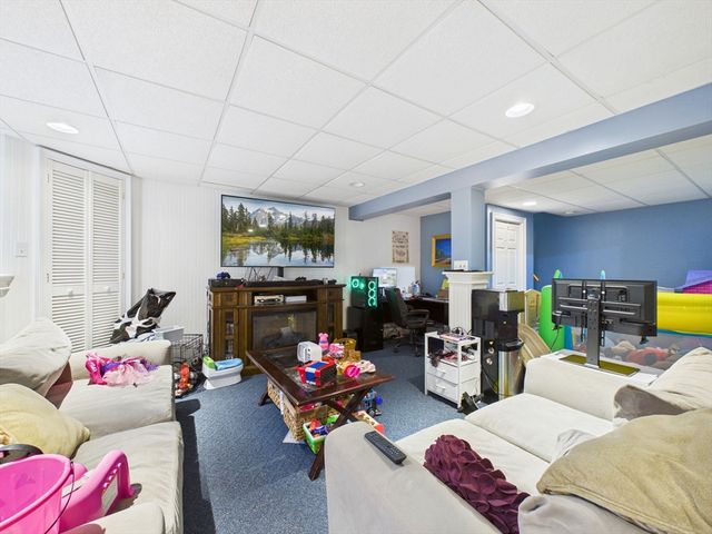 23 Elmwood Dr, Berkley, MA 02779