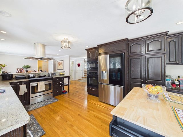 23 Elmwood Dr, Berkley, MA 02779
