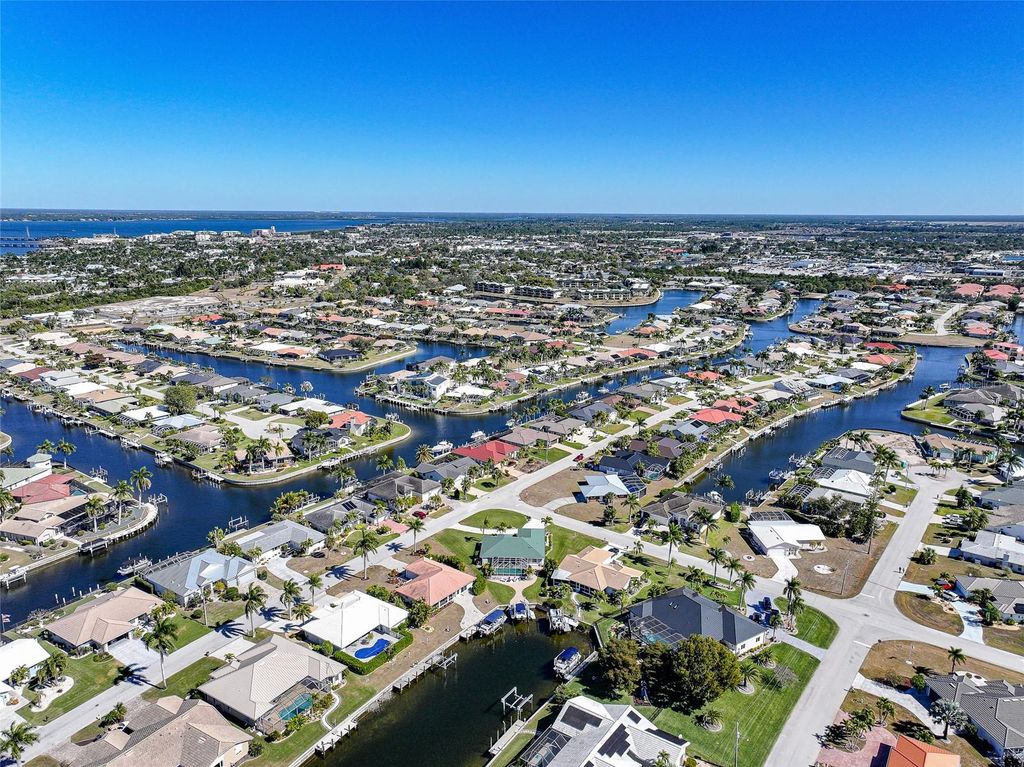 Image 3 of property listing at 1001 MINEO DRIVE, Punta Gorda, FL 33950