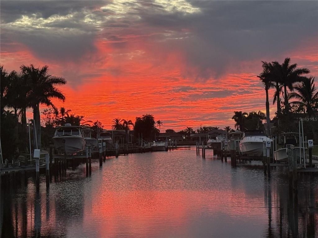 Image 4 of property listing at 1001 MINEO DRIVE, Punta Gorda, FL 33950