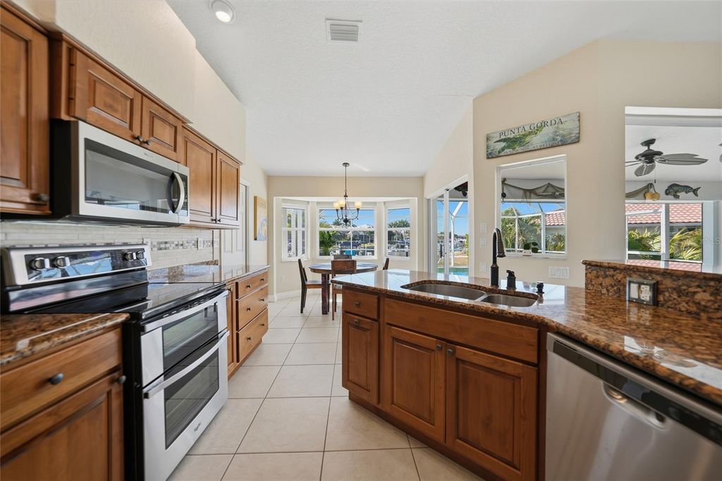 Image 8 of property listing at 1001 MINEO DRIVE, Punta Gorda, FL 33950