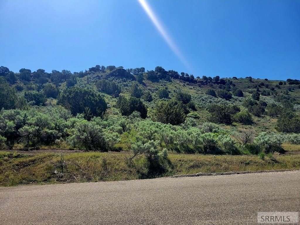 Image 2 of property listing at L17B5 Outlaw Pass, Menan, ID 83434