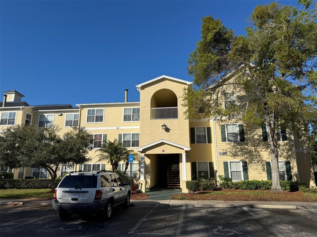 18575 BRIDLE CLUB DRIVE, Tampa, FL 33647