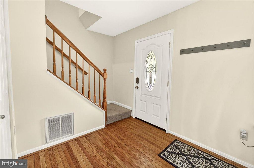Image 16 of property listing at 3847 HOLLY DR, Edgewater, MD 21037