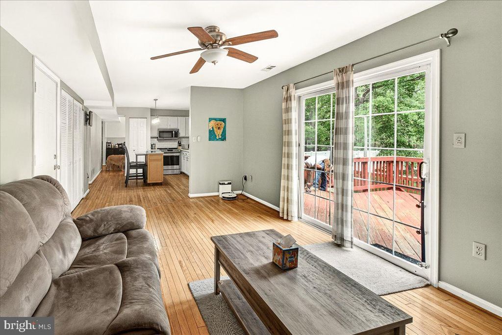 Image 21 of property listing at 3847 HOLLY DR, Edgewater, MD 21037