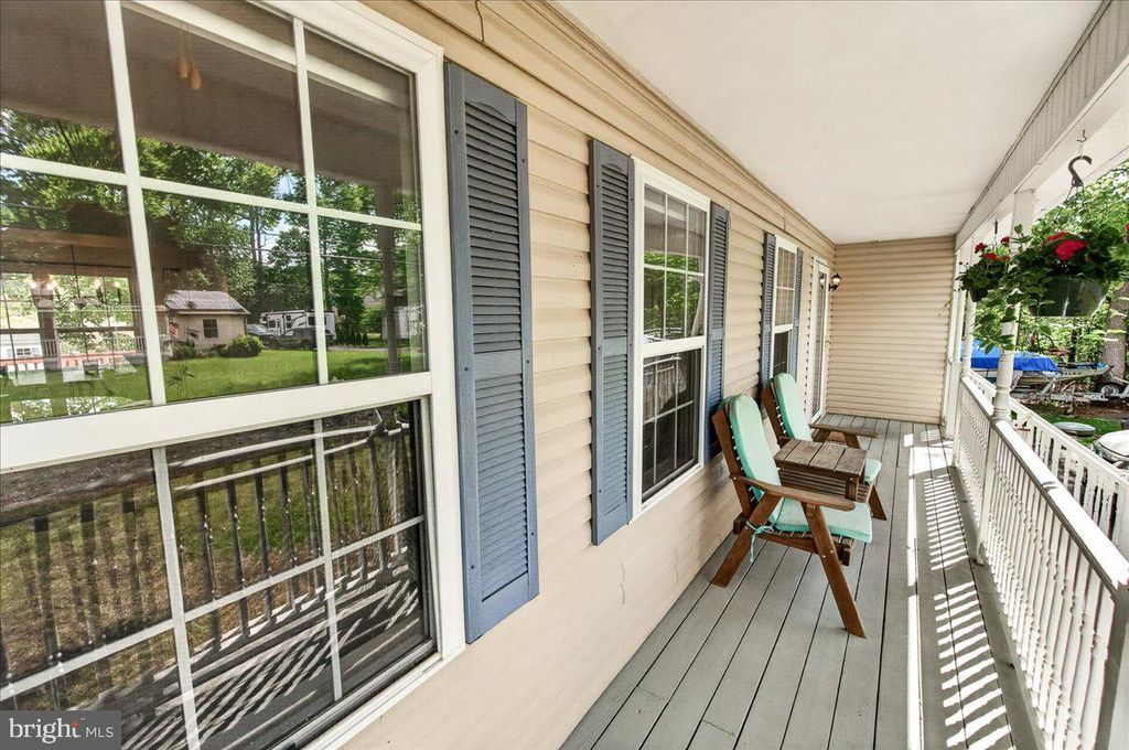 Image 32 of property listing at 3847 HOLLY DR, Edgewater, MD 21037