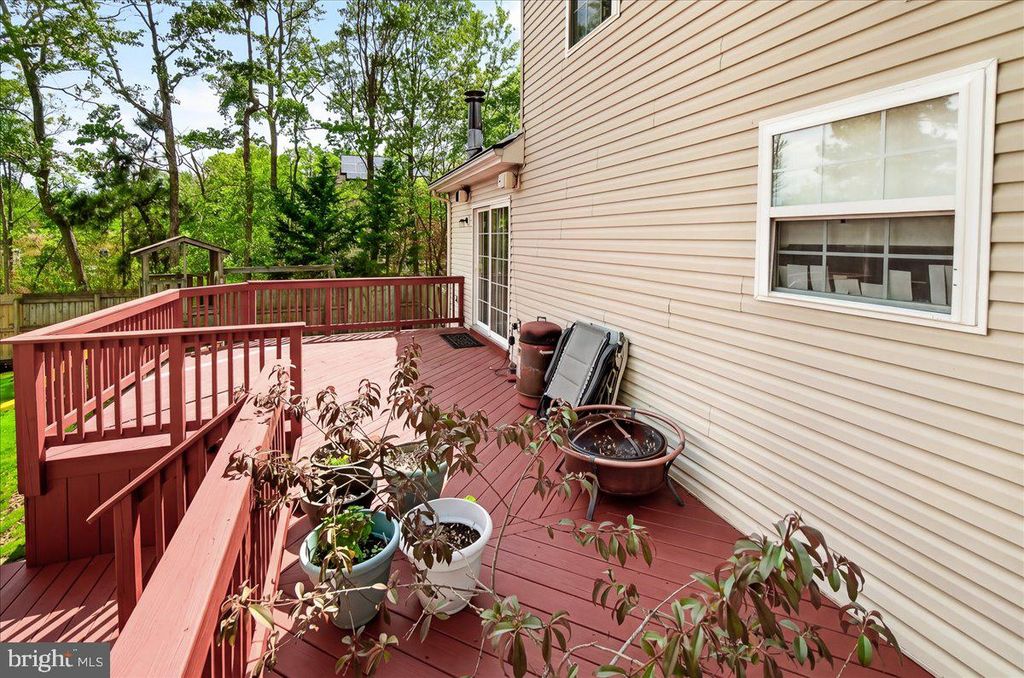 Image 36 of property listing at 3847 HOLLY DR, Edgewater, MD 21037