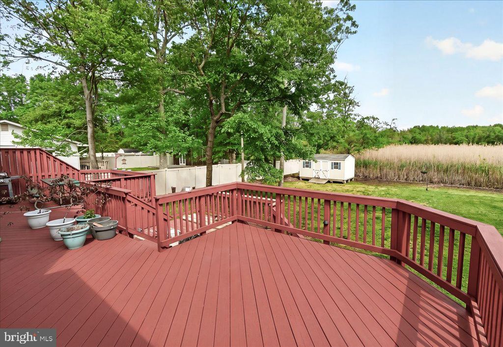 Image 38 of property listing at 3847 HOLLY DR, Edgewater, MD 21037