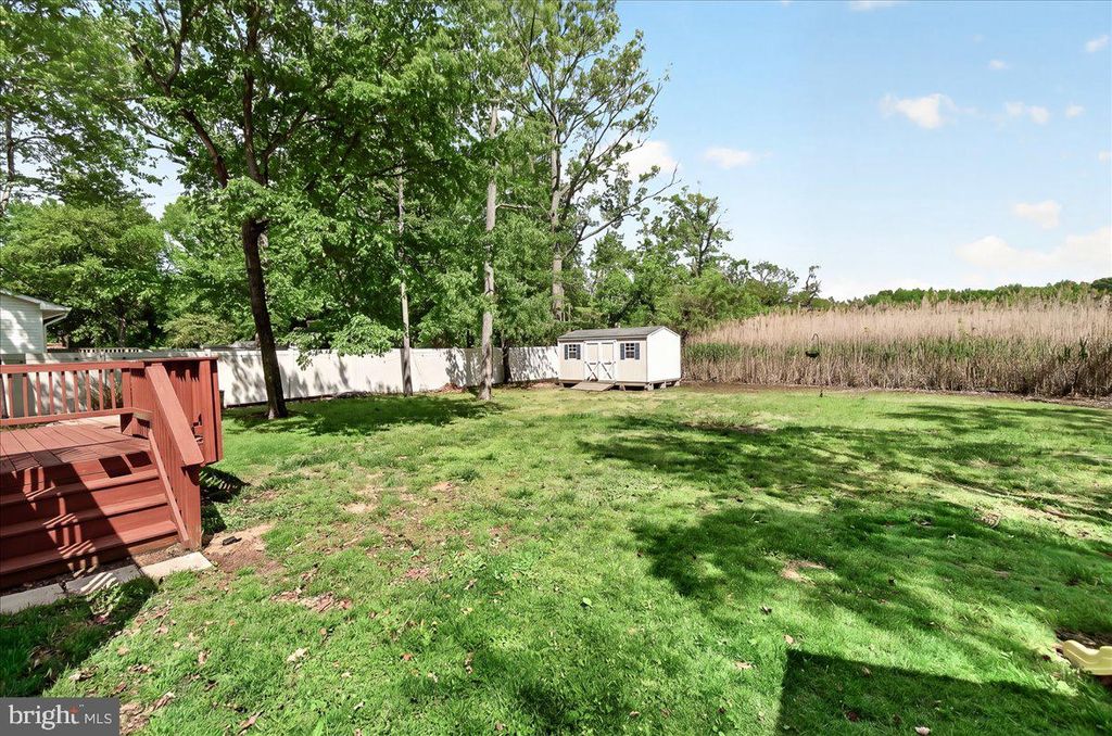 Image 39 of property listing at 3847 HOLLY DR, Edgewater, MD 21037