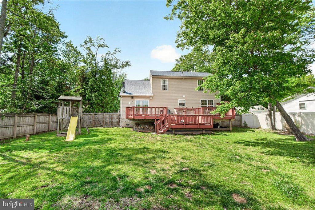 Image 41 of property listing at 3847 HOLLY DR, Edgewater, MD 21037