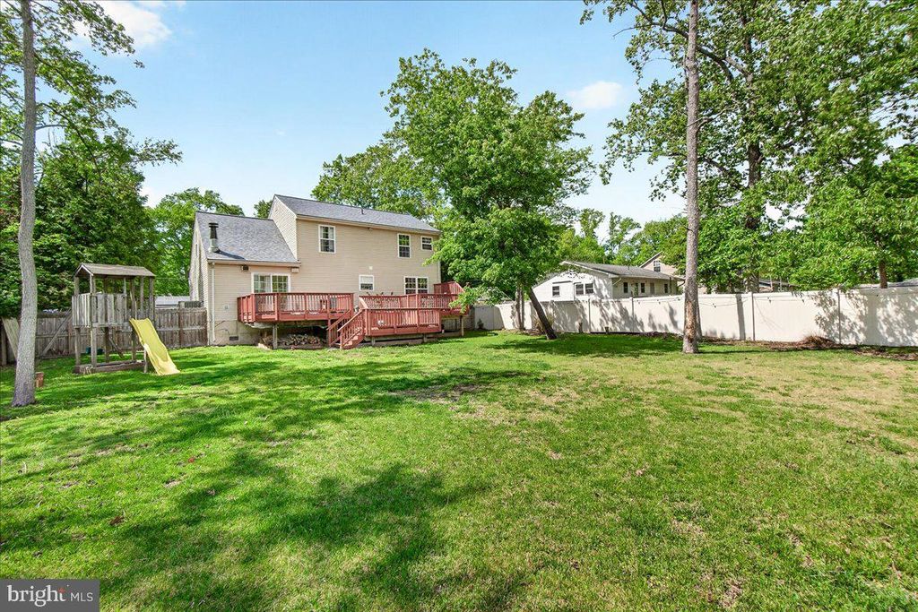 Image 42 of property listing at 3847 HOLLY DR, Edgewater, MD 21037