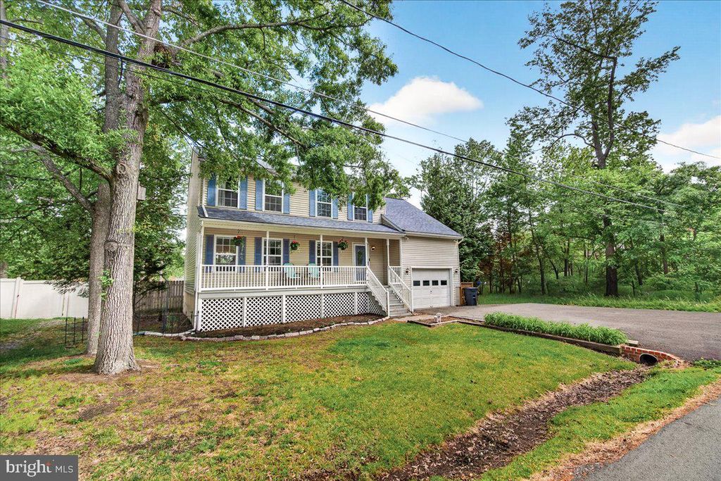 Image 48 of property listing at 3847 HOLLY DR, Edgewater, MD 21037