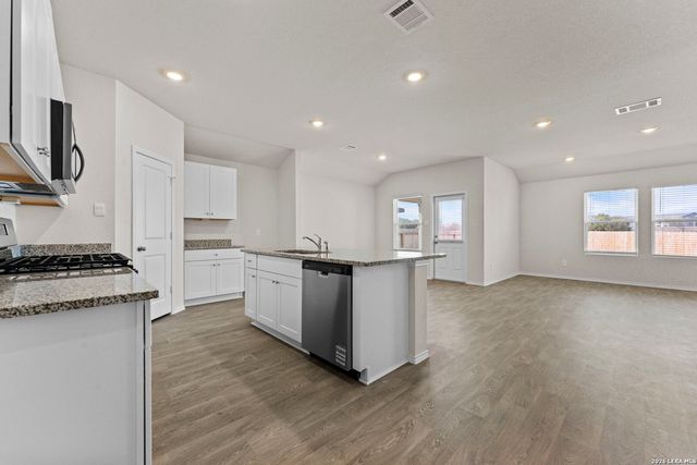 1101 Argonne Forest, Seguin, TX 78155