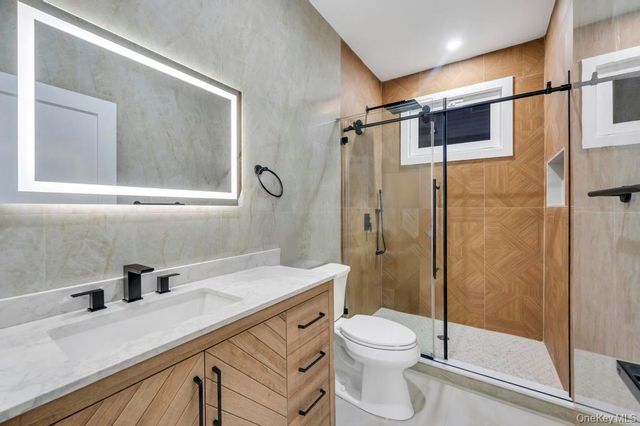 472 Farmranch Road E, Bethpage, NY 11714