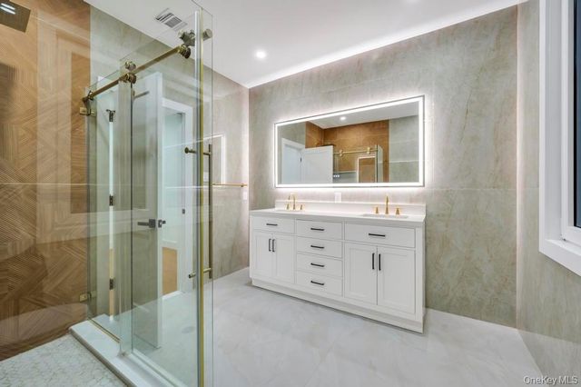 472 Farmranch Road E, Bethpage, NY 11714