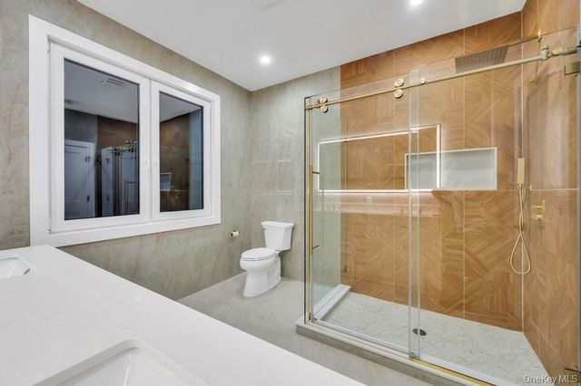 472 Farmranch Road E, Bethpage, NY 11714