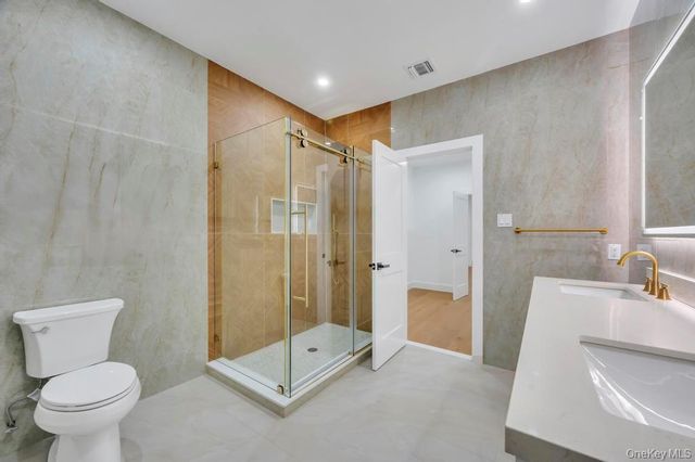 472 Farmranch Road E, Bethpage, NY 11714