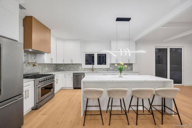 472 Farmranch Road E, Bethpage, NY 11714