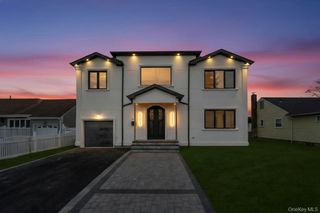 472 Farmranch Road E, Bethpage, NY 11714