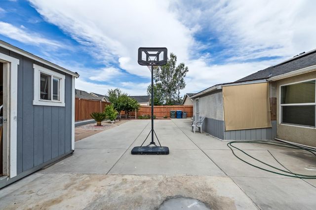 5110 W Simpson Avenue, Fresno, CA 93722