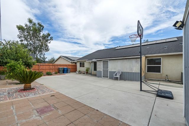 5110 W Simpson Avenue, Fresno, CA 93722