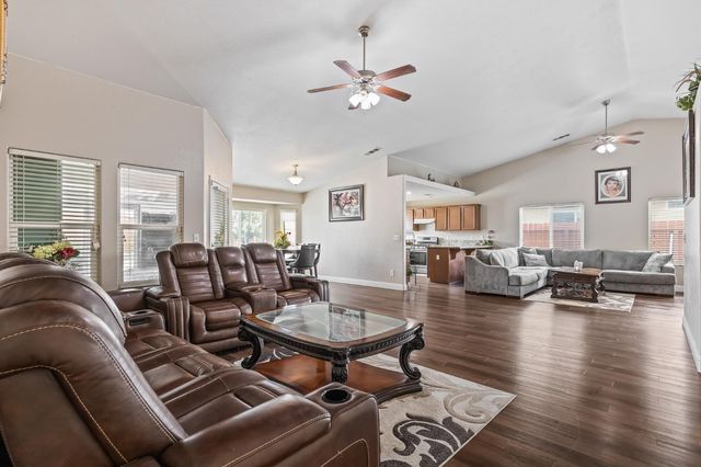 5110 W Simpson Avenue, Fresno, CA 93722